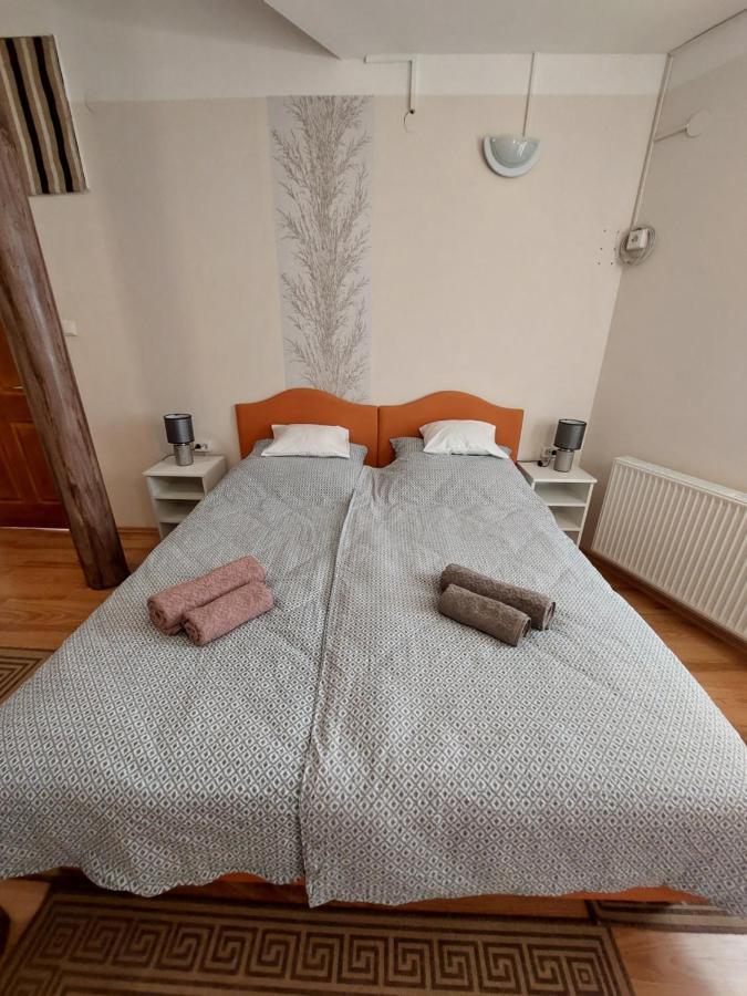 Csaladbarat Vendeglak Szegedi Maganszallashely 9 Fo Reszere, Nagycsaladok Es Barati Tarsasagok Reszere Εξωτερικό φωτογραφία
