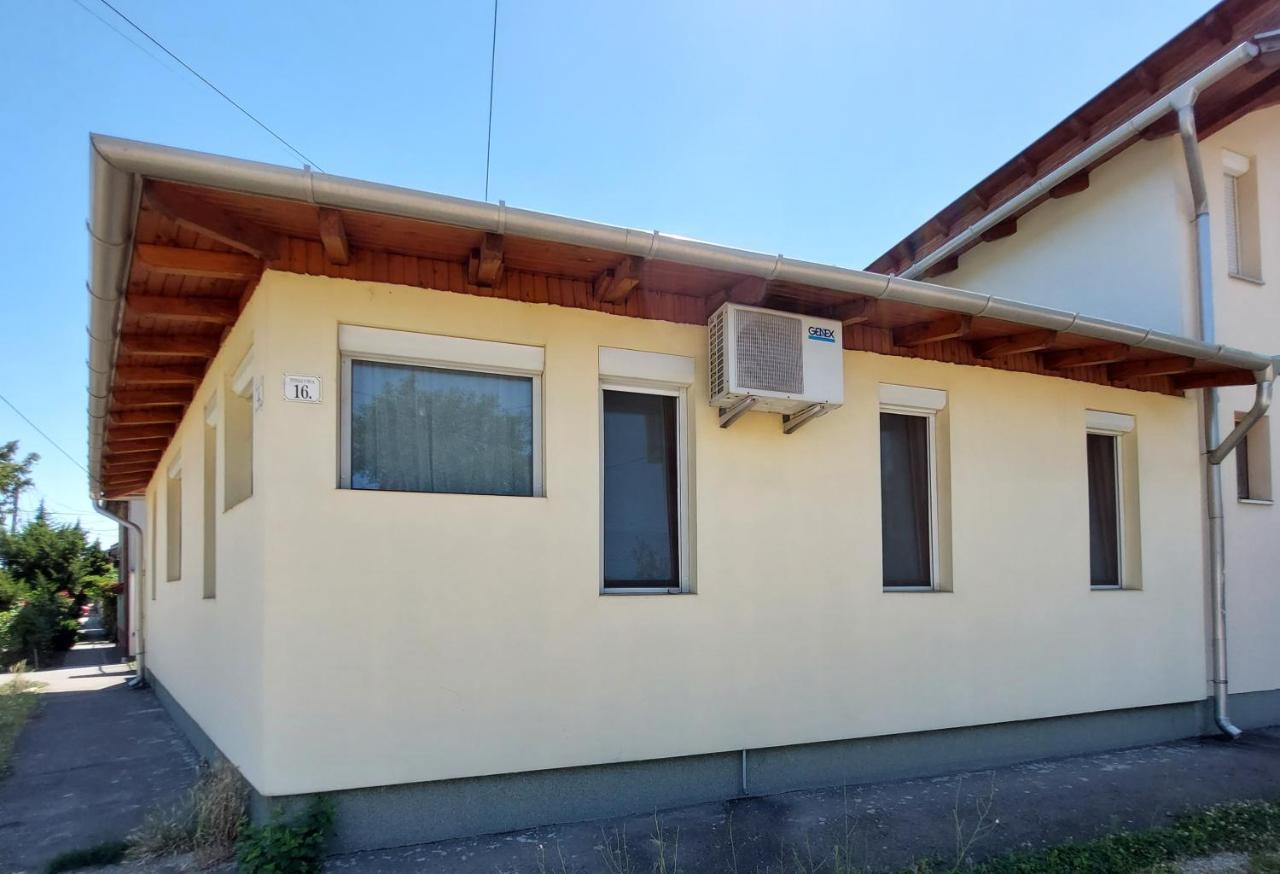 Csaladbarat Vendeglak Szegedi Maganszallashely 9 Fo Reszere, Nagycsaladok Es Barati Tarsasagok Reszere Εξωτερικό φωτογραφία